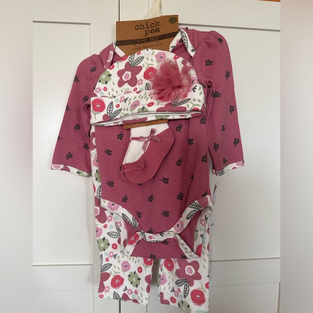 Floral Baby Outfit Set with Socks